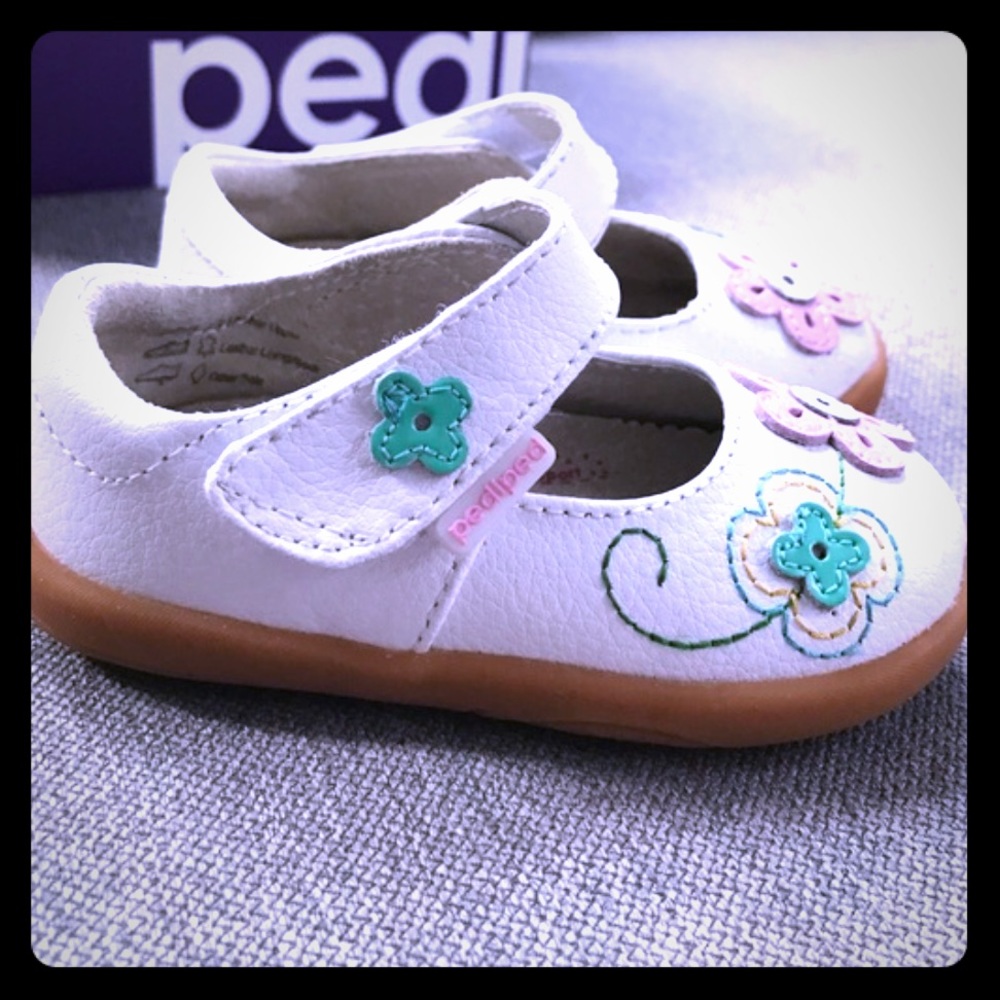 Pediped white closed toe sandals w/flowers